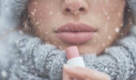 Comment soigner et préserver les lèvres gercées face au froid hivernal ?