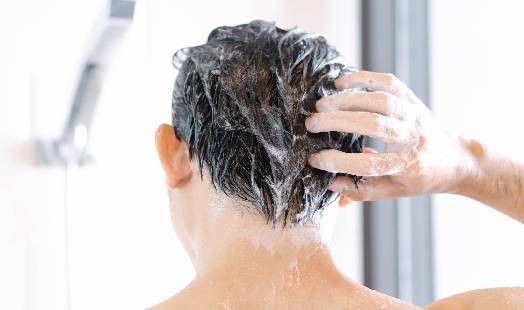 Comment savoir quel shampoing pour homme utiliser ?