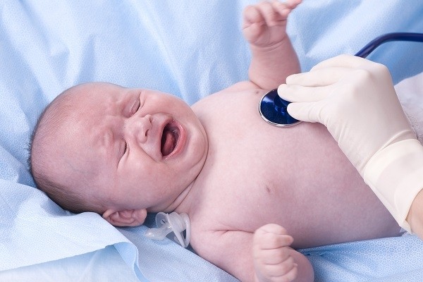 Bronchiolite du bébé : causes, symptômes et traitement