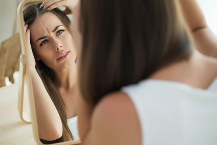 10 idées reçues sur la chute de cheveux