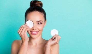 Les astuces pour un démaquillage parfait et une peau nette