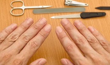 Messieurs : comment prendre soin de vos mains ?