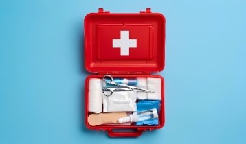 Comment composer et adapter votre trousse de secours selon vos besoins ?