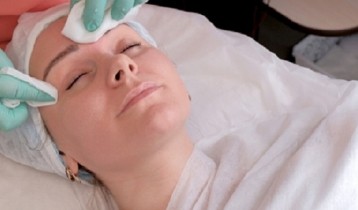 Gommage et peeling dermatologiques : quelles sont les différentes techniques ?