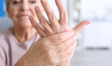 Polyarthrite rhumatoïde : symptômes, causes et traitements