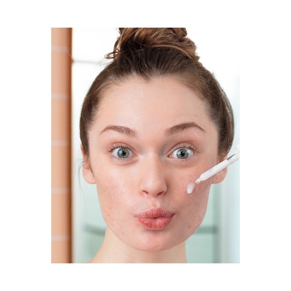 SVR ampoule flash sebiaclear AZ