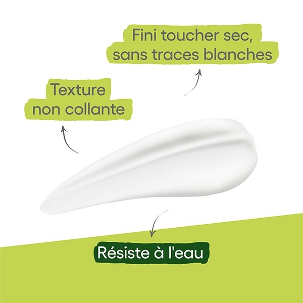 A Derma Protect AC fluide solaire matifiant résistant à l'eau SPF50+
