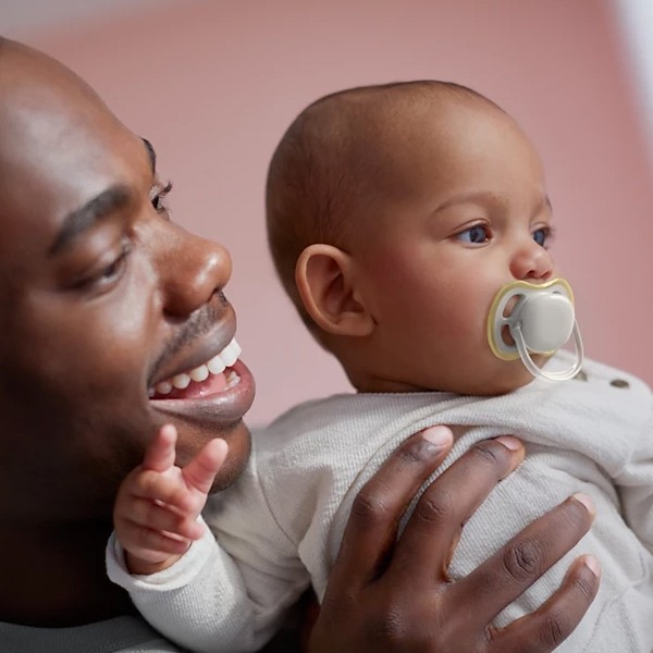 Avent Ultra Air Day and Night Sucette anatomique silicone 0-6 mois